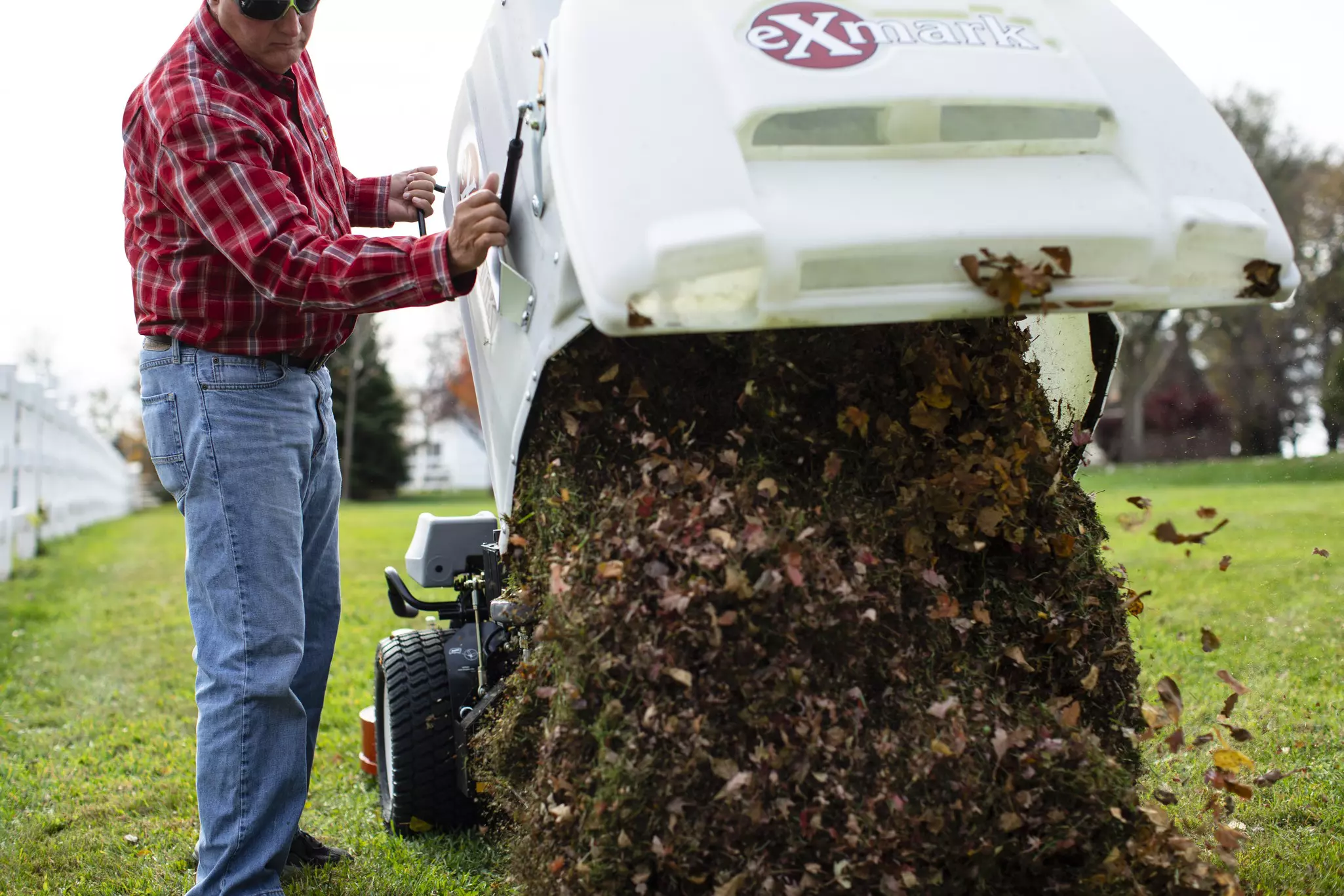 Navigator Dumping Leaves